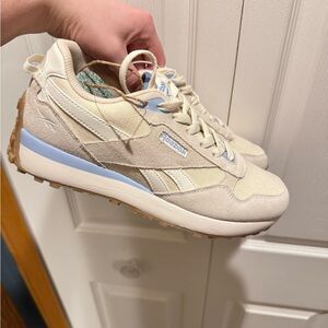 Reebok Women's Beige and Light Blue Sneakers